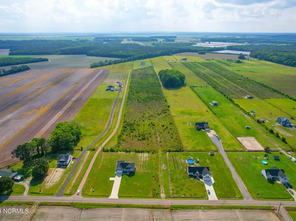 584 E Ridge Road, Shawboro, NC 27973