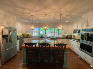 911 Highland Dr, Kingstree, SC 29556