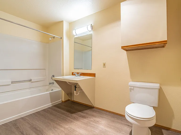 Francis Ave Apartments — Photo 6