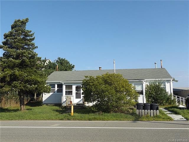 1st image of 428 E Bay Ave