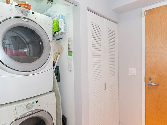 2nd image of 1000 N Kingsbury St APT 106