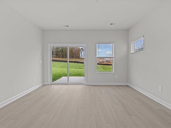 3rd image of 658 Cozy Bluff Rd