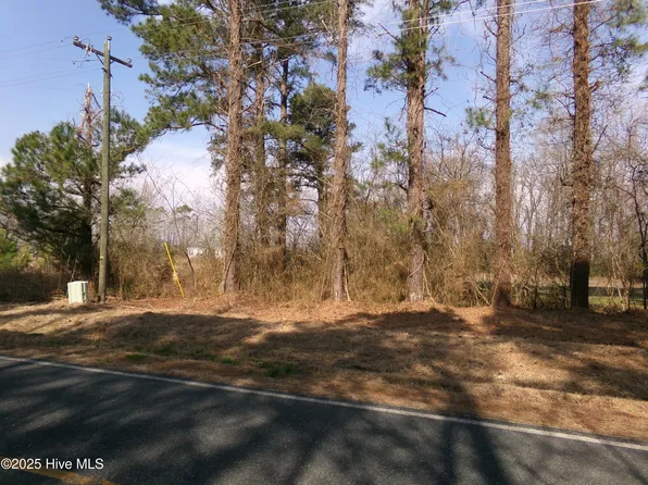 . Pages Lake Road, Saint Pauls, NC 28384