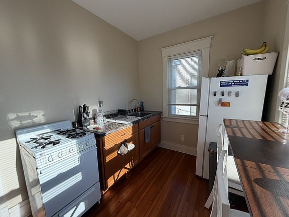 3rd image of 5 Rugby Rd APT 6