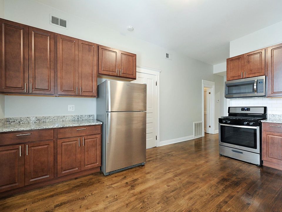 GRANITE COUNTERS AND STAINLESS STEEL APPLIANCES