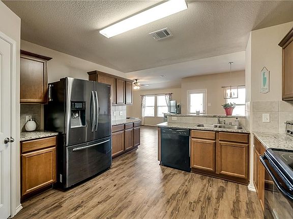 5th image of 1500 Meadow Creek Dr