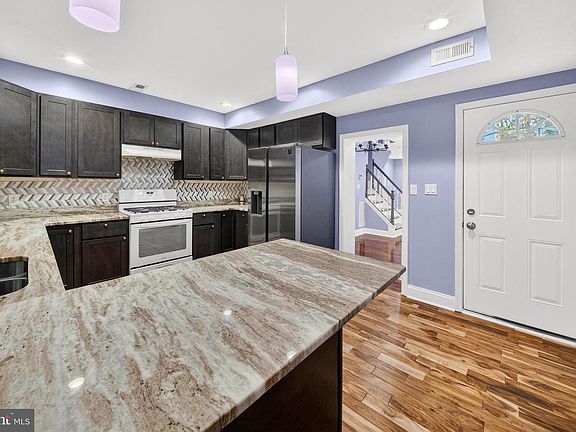 3rd image of 2538 W Mosher St