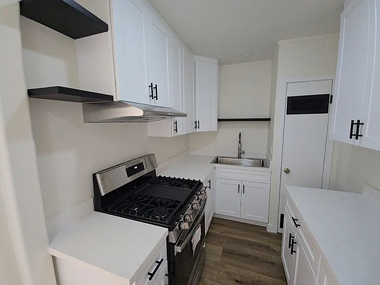 516 G St — Photo 12