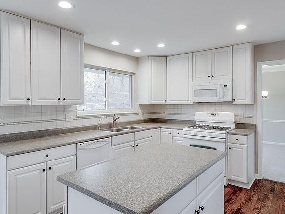 5th image of 9828 Orchard Club Dr