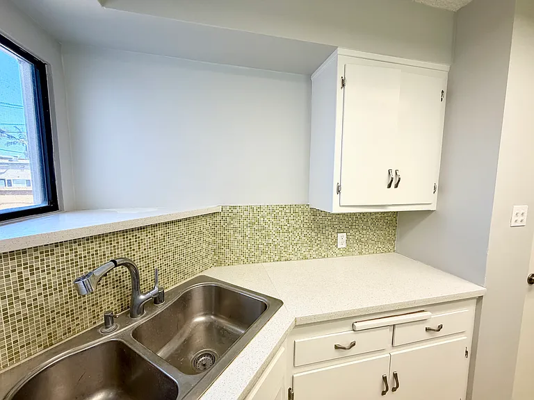 675 Ultimo Ave — Photo 10