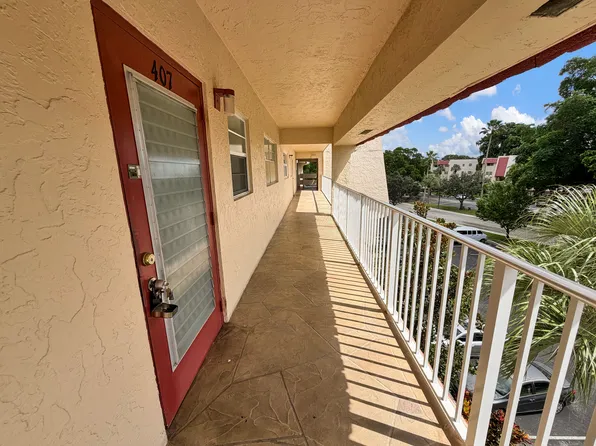 1035 Country Club Dr APT 407, Pompano Beach, FL 33063