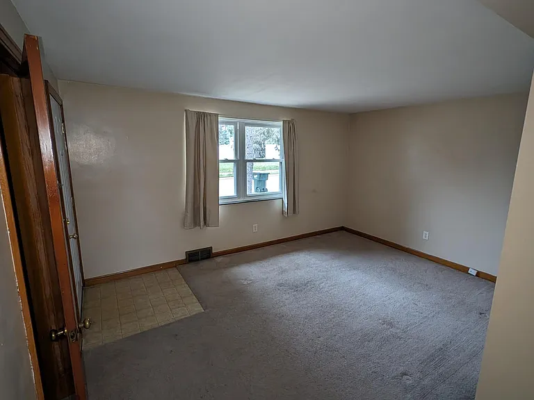 538 Hower St NE — Photo 4