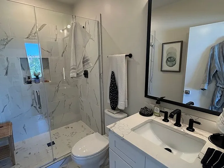 1646 W Belmont Ave #403 — Photo 7