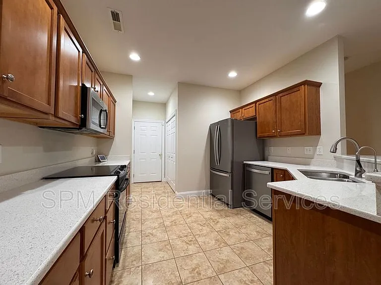 4534 Regent Dr — Photo 11