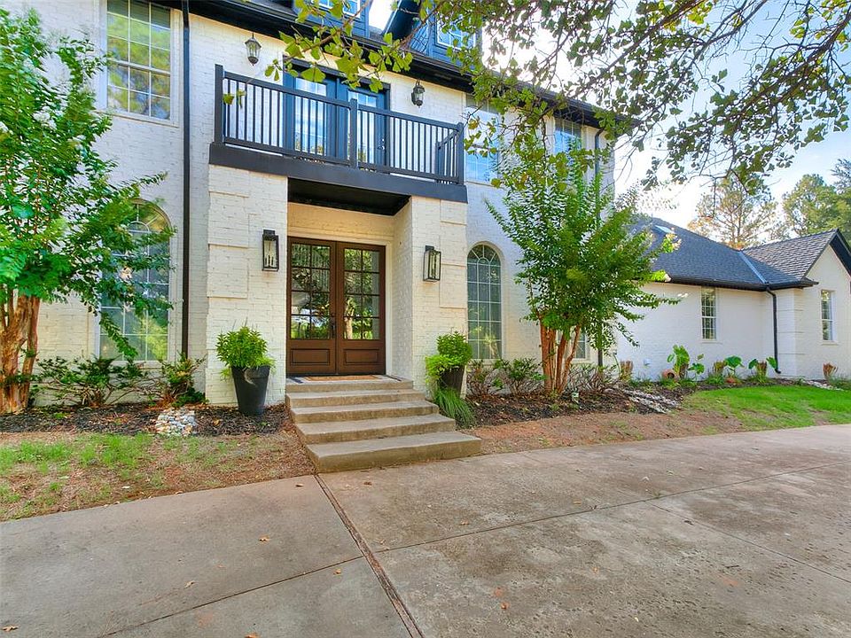 1st image of 16 Greenmore Dr