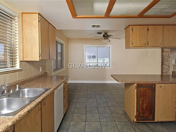 3rd image of 1821 Blue Mountain Dr