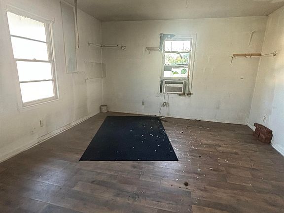 4th image of 611 Marion Ave