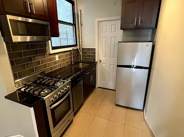 278 West 117th Street image 2 of 6