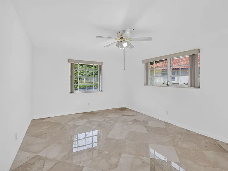 300 NW 42nd St — Photo 17