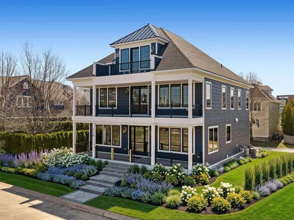 716 E Beach St, Petoskey, MI 49770