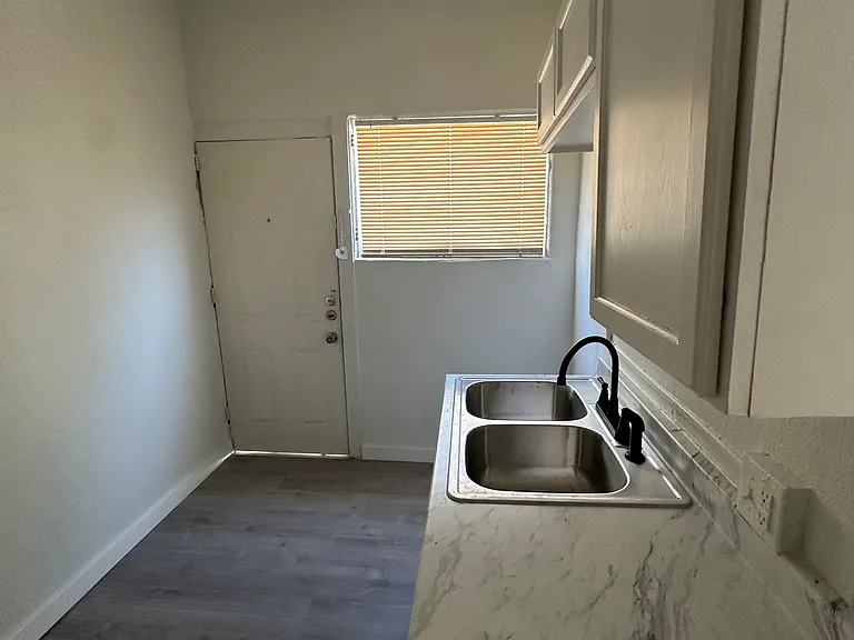 519 S Carancahua St #2 — Photo 7