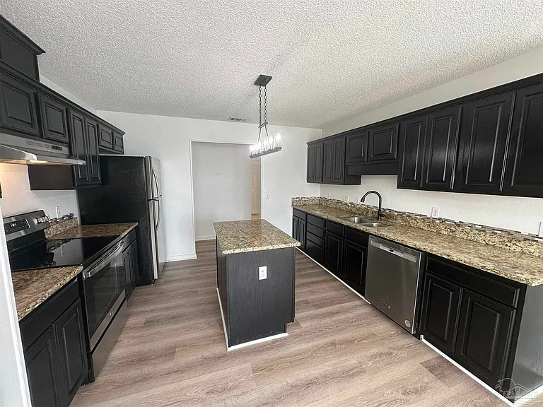 541 Batten Blvd — Photo 10
