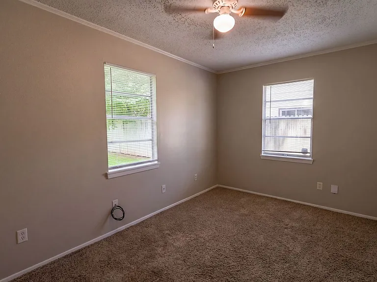 1523 Teekell St — Photo 6
