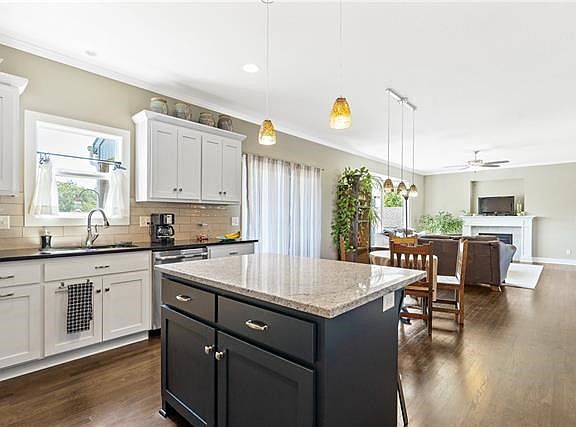4th image of 7375 N Lamar Dr