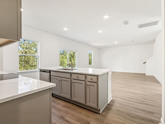 Cades Bluff - Westmore Interior Image 4