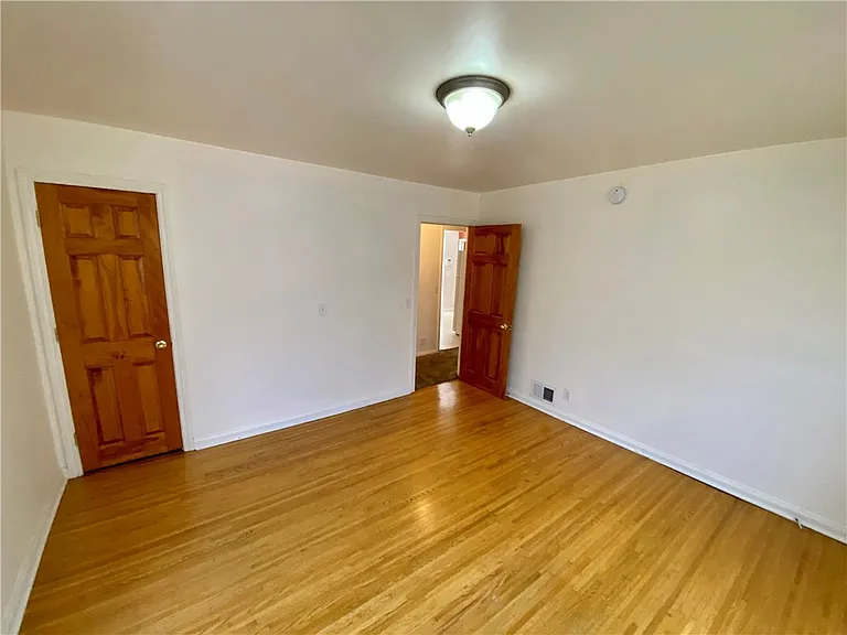 35 Westmoreland Dr — Photo 11