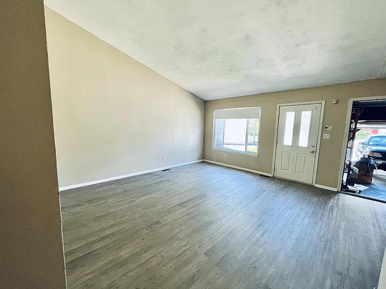 1331 Firefly Cir — Photo 5