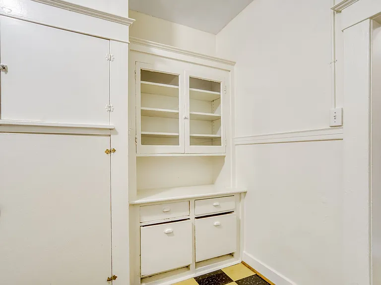 Victorian Apartments — Photo 20