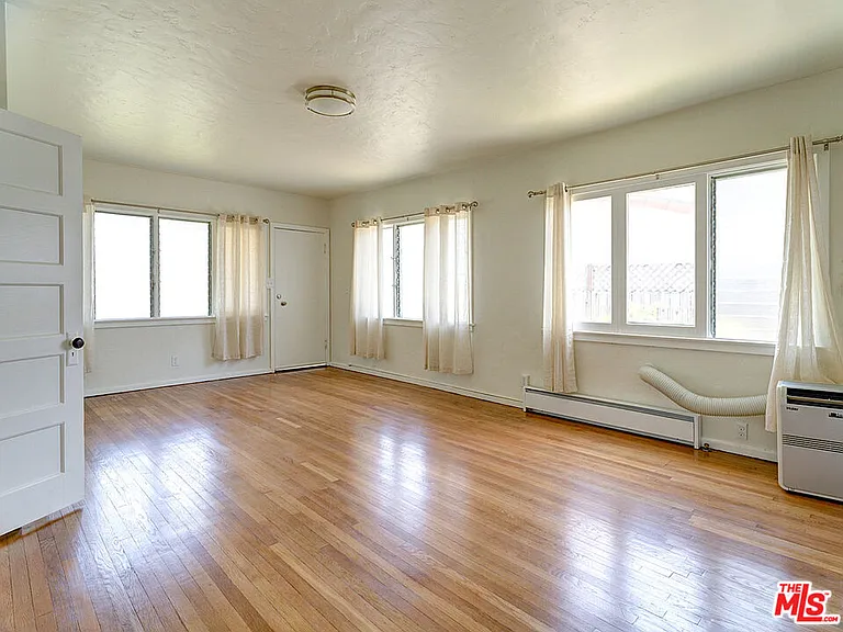 2025 Corinth Ave — Photo 3