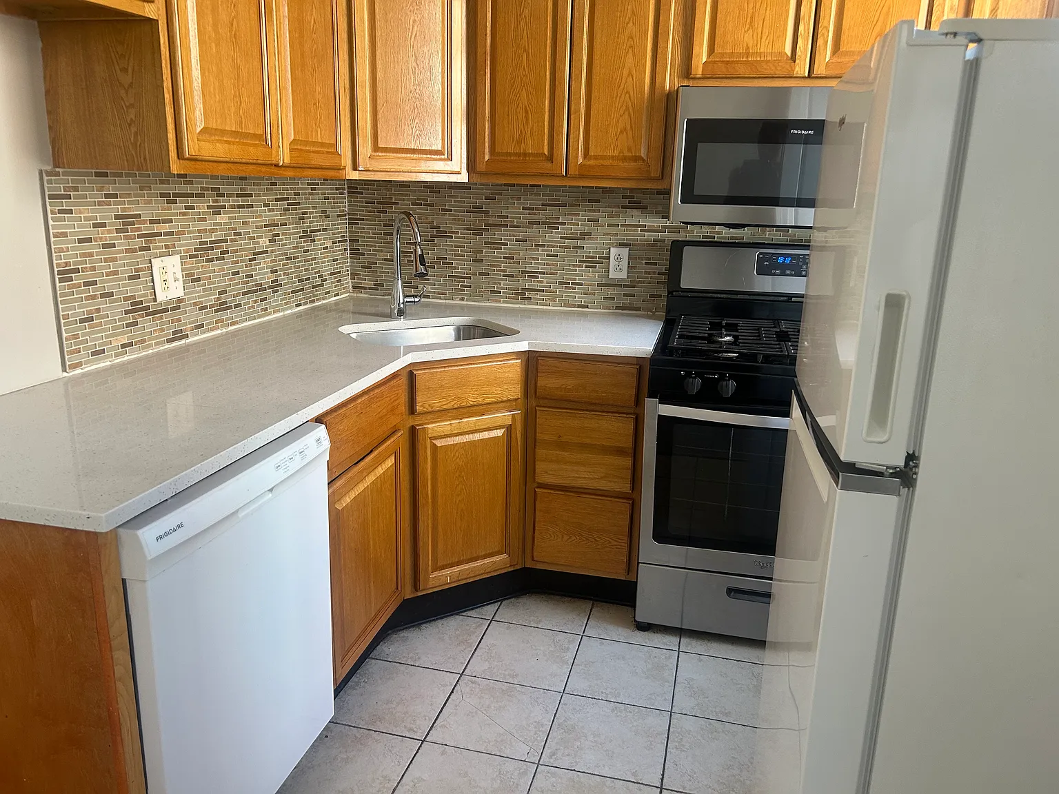 1 bed, $900 — Photo 1