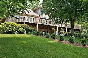3rd image of 40 Rhonda Dr