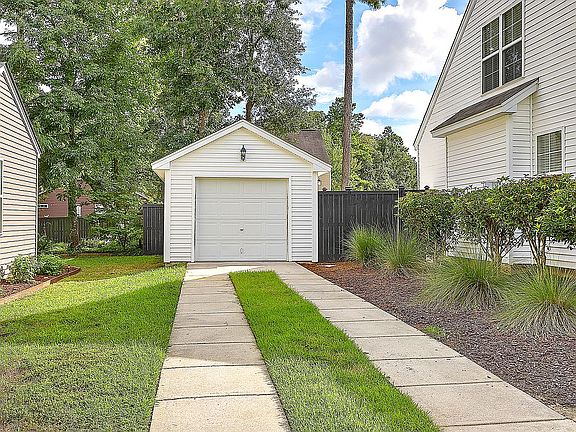 5th image of 4815 Holly Berry Ln