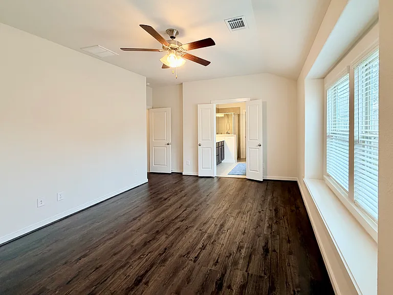 6807 Bardsdale Ct — Photo 8