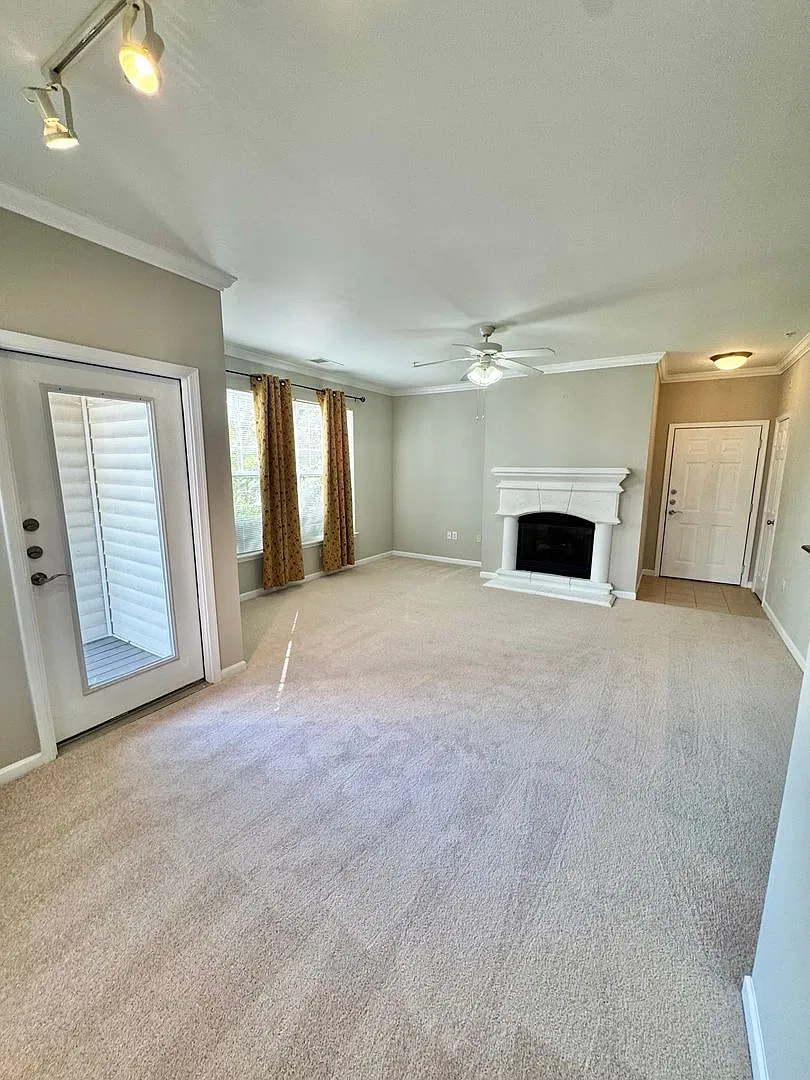 Bright & Spacious 1-Bedroom, 1 Bath Condo in Bryson at Woodland Park Herndon, VA — Photo 3