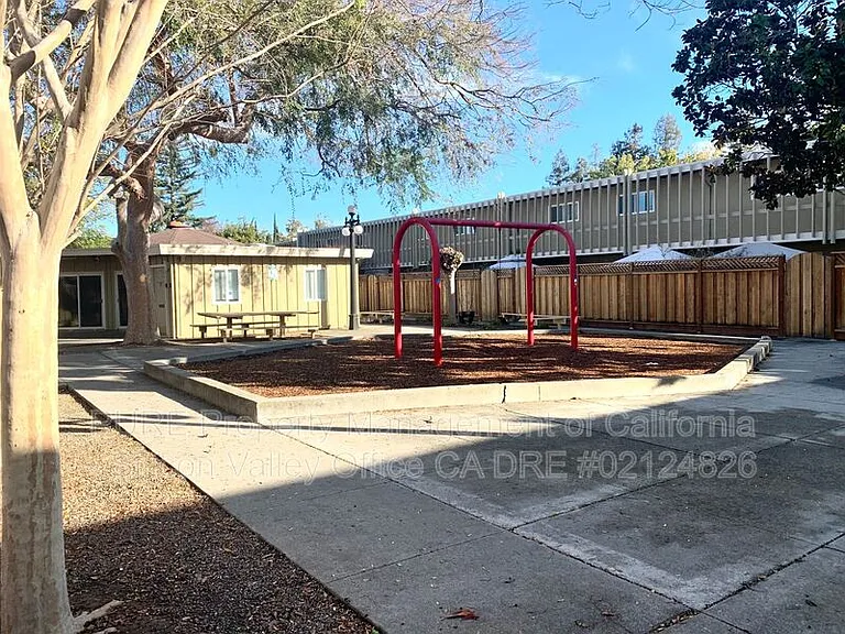 831 Pomeroy Ave #4 — Photo 11