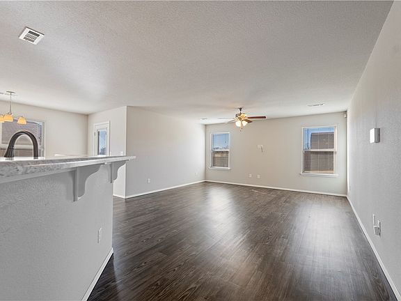 3rd image of 214 Cherrywood Cv