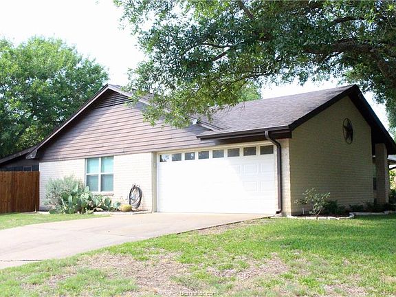3rd image of 3514 Oak Hollow Dr