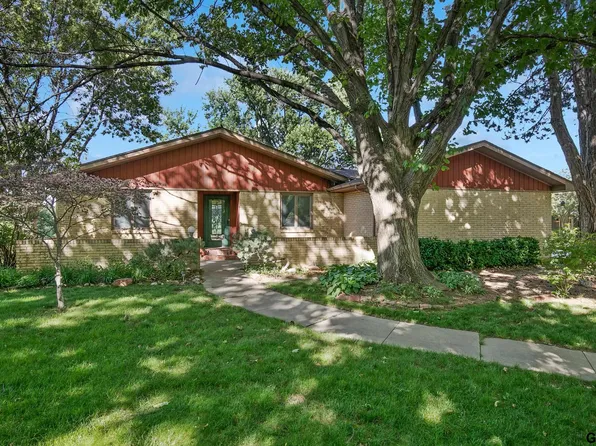 5812 Rolling Hills Blvd, Lincoln, NE 68512