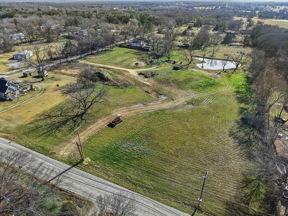 1st image of E Texas St