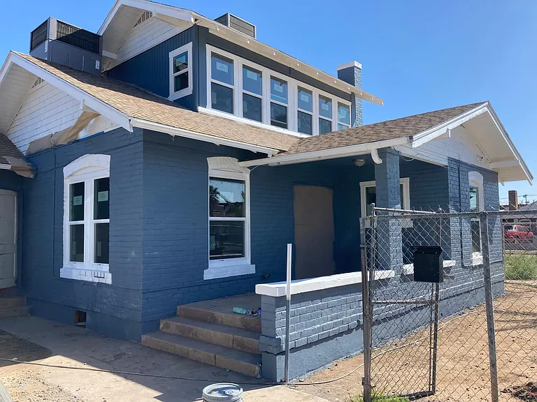 121 S 21st Ave — Photo 1