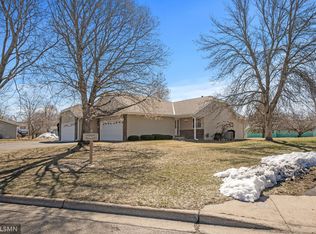13 Oak Leaf Ln, Circle Pines, MN 55014