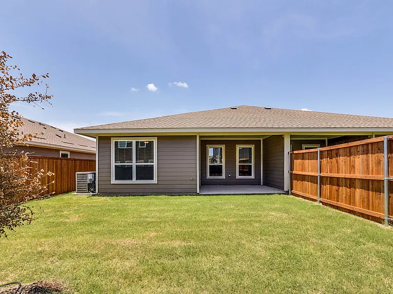 648 Blackland Dr — Photo 28