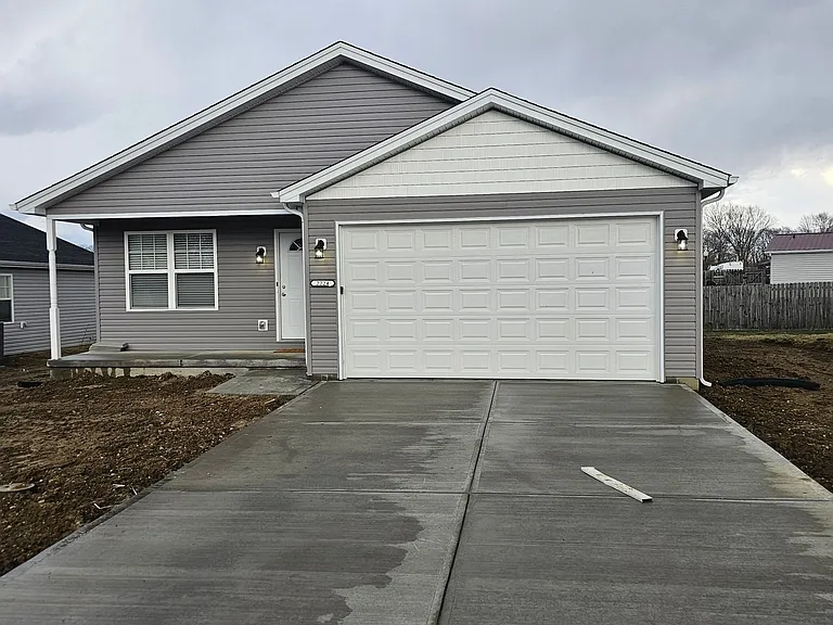 2224 Morris Ave — Photo 1