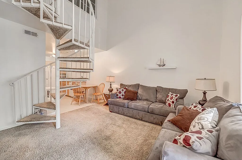 3 bed, 1220 sqft, $569 — Photo 3