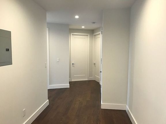 4th image of 901 Washington Ave #4Q