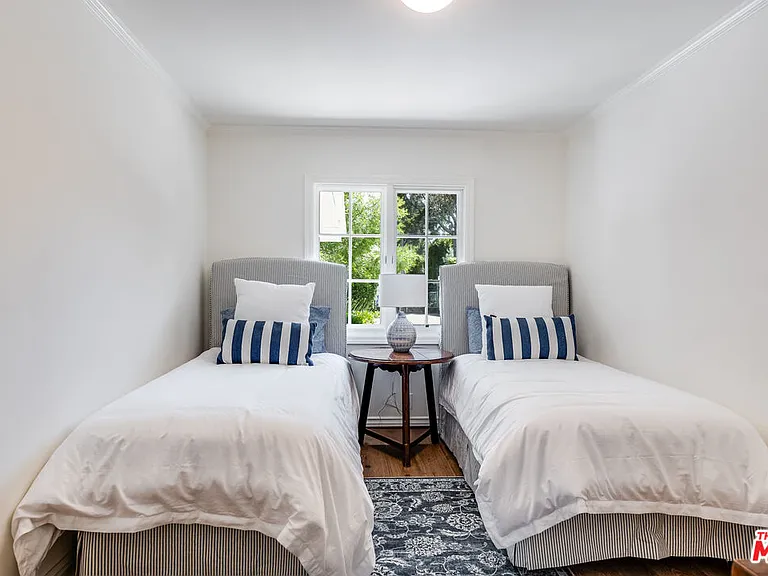 28925 Cliffside Dr — Photo 35